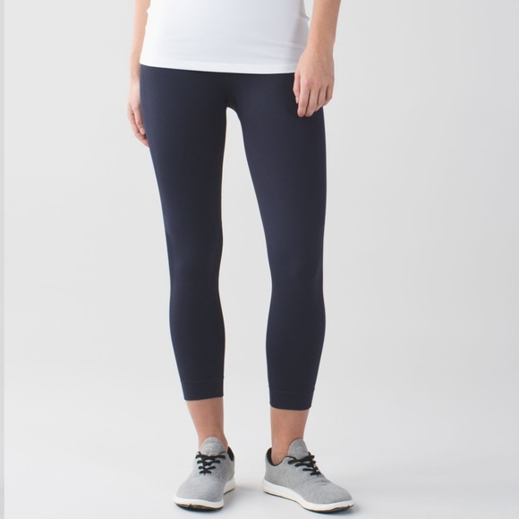 Lululemon Zoned In Crop - Picture 2 of 9